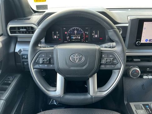 Used 2025 Toyota 4Runner SR5 AWD/4WD image 13