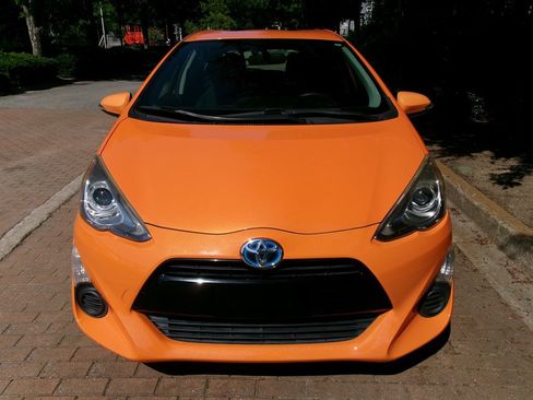 Used 2015 Toyota Prius C Three FWD image 2