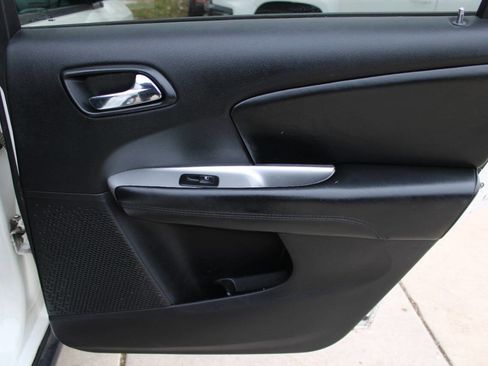 Used 2017 Dodge Journey SXT w/ Comfort/Convenience Group image 5