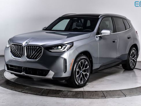 Used 2025 BMW X3 xDrive30i w/ Convenience Package image 2