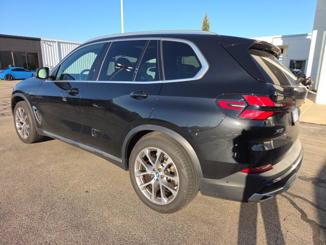 Used 2024 BMW X5 xDrive50e w/ Premium Package AWD/4WD image 4