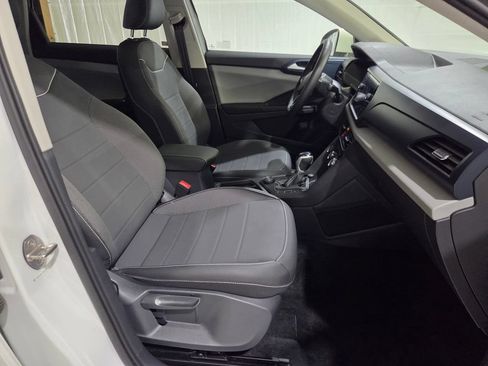Used 2023 Volkswagen Taos SE w/ Panoramic Sunroof Package AWD/4WD image 19