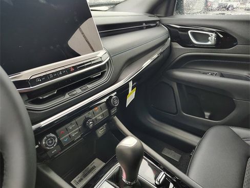 New 2026 Jeep Compass Latitude image 27