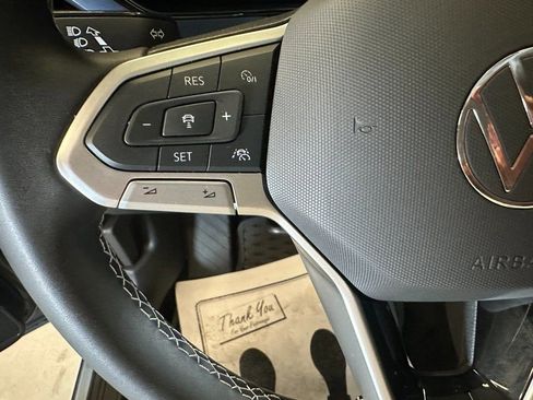 Used 2024 Volkswagen Taos SE w/ MDO Package image 9