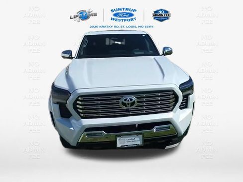 Used 2025 Toyota Tacoma Limited AWD/4WD image 69