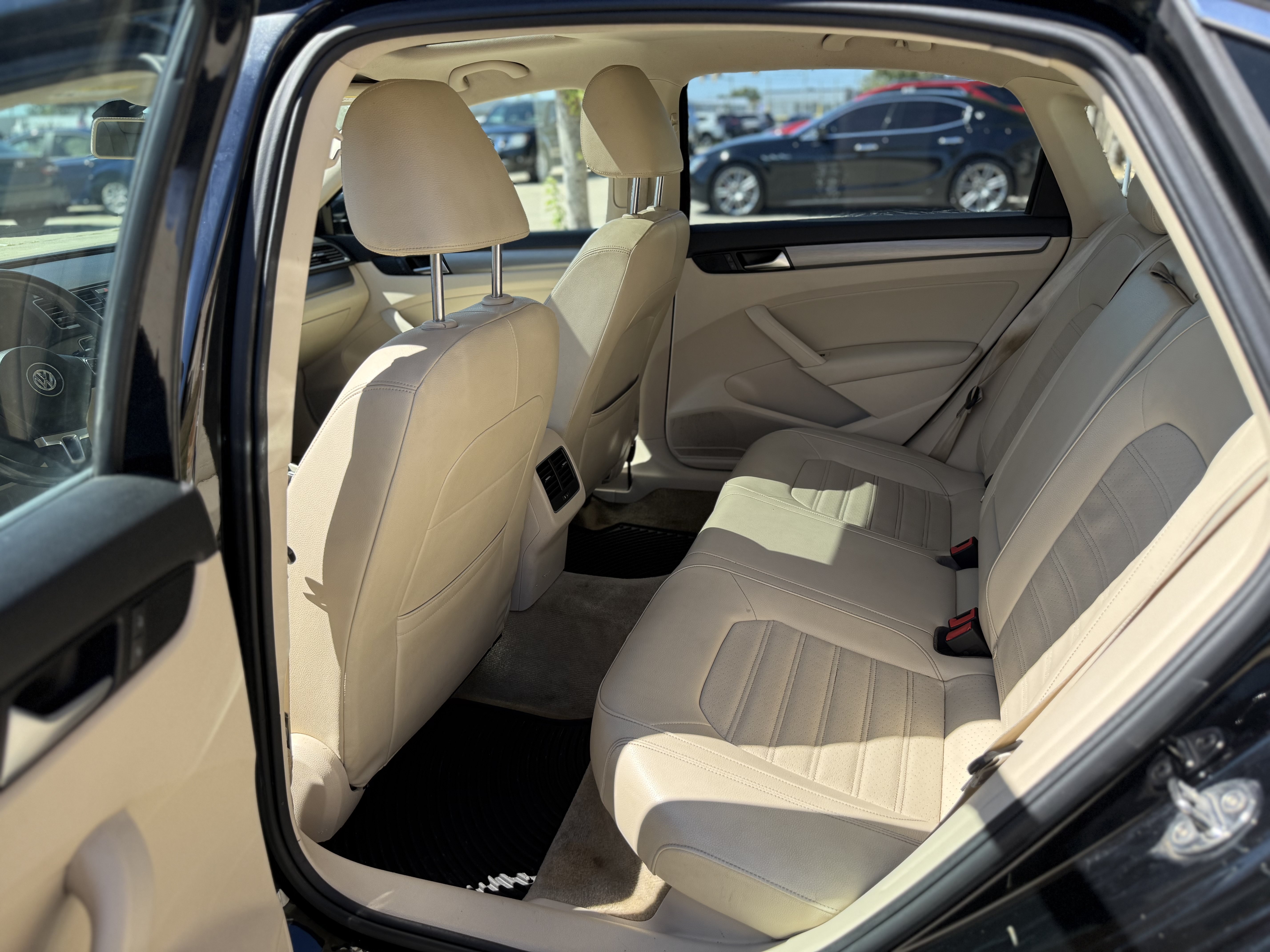 Used 2015 Volkswagen Passat 1.8T SE FWD image 11