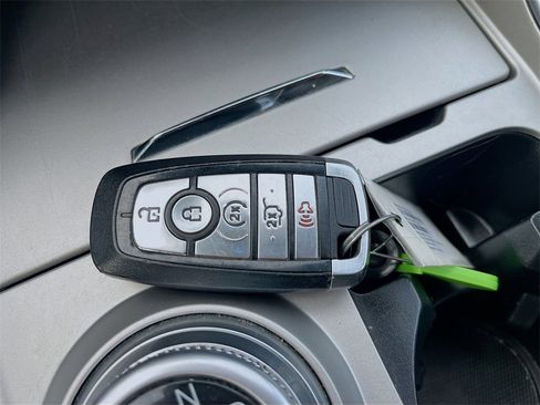 Used 2022 Ford Explorer Limited image 35