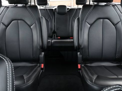 Used 2026 Chrysler Pacifica Select AWD/4WD image 43