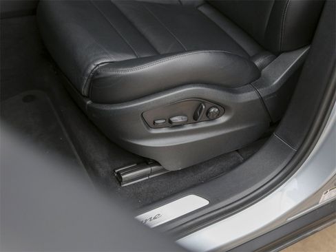Certified 2025 Porsche Cayenne image 16