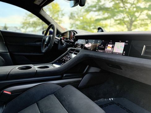 Used 2024 Porsche Taycan GTS image 37