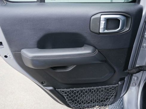 Used 2018 Jeep Wrangler Unlimited Sahara image 30