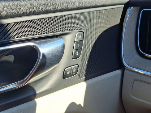 Certified 2023 Volvo XC60 B5 Plus w/ Climate Package image 20