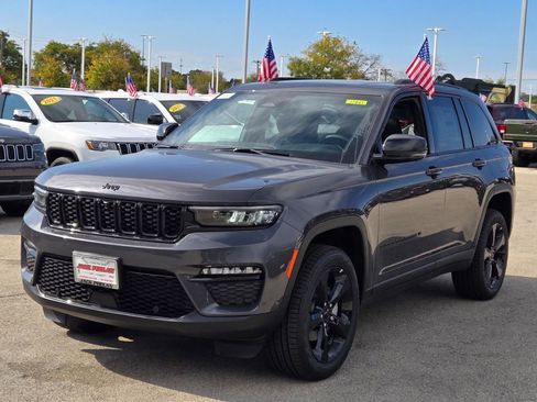 New 2025 Jeep Grand Cherokee Limited w/ Luxury Tech Group II image 3