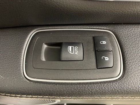 Used 2023 RAM 1500 Laramie AWD/4WD image 29