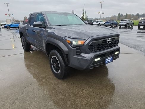 Used 2025 Toyota Tacoma TRD Off-Road AWD/4WD image 8