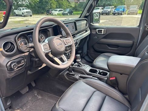 Used 2024 Jeep Wrangler Unlimited Sahara w/ Safety Group AWD/4WD image 16