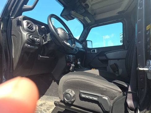 Used 2021 Jeep Wrangler Unlimited Rubicon 4xe w/ Cold Weather Group AWD/4WD image 9