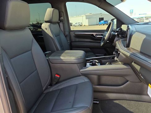 Used 2026 Chevrolet Tahoe Z71 w/ Comfort Package AWD/4WD image 18
