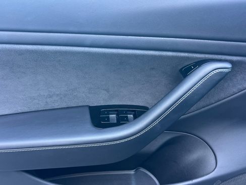 Used 2018 Tesla Model 3 Long Range RWD image 11