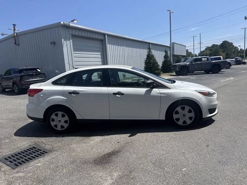Used 2018 Ford Focus S FWD image 4