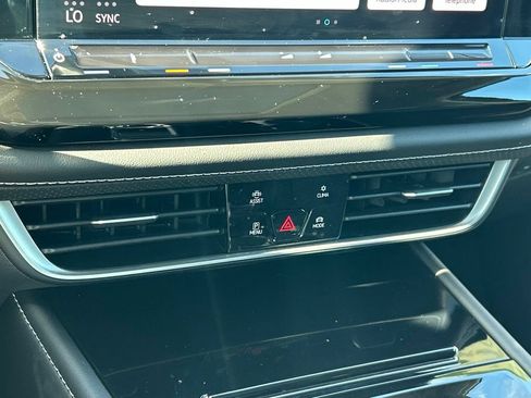 Certified 2026 Volkswagen Atlas SE w/ Panoramic Sunroof Package FWD image 36