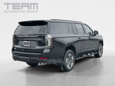 New 2026 Chevrolet Suburban Z71 w/ Comfort Package image 7