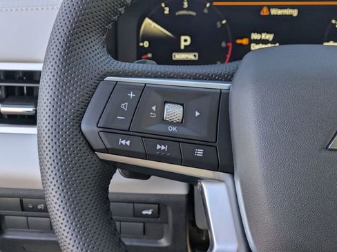 New 2025 Mitsubishi Outlander SE image 16