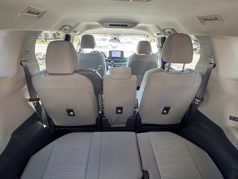 Used 2022 Toyota Sienna LE AWD/4WD image 10