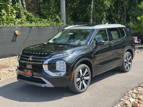 New 2025 Mitsubishi Outlander AWD image 1