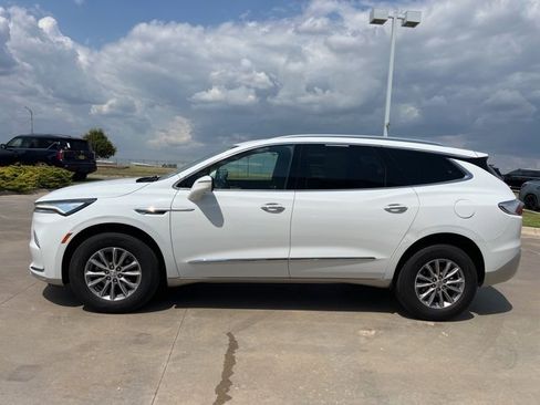 Used 2024 Buick Enclave Premium image 4