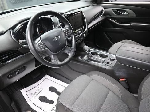Used 2023 Chevrolet Traverse LT FWD image 18
