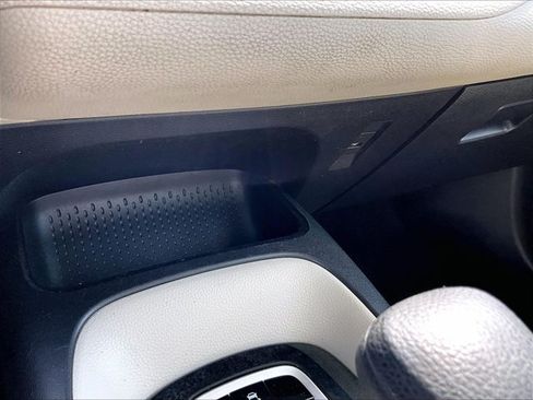 Used 2021 Toyota Corolla LE FWD image 23