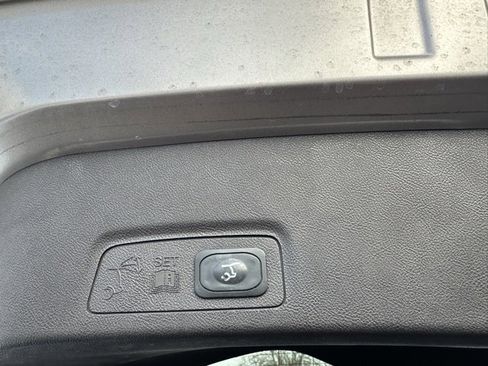 Used 2018 Lincoln MKC Reserve image 17