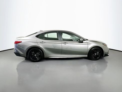 Used 2025 Toyota Camry SE image 4