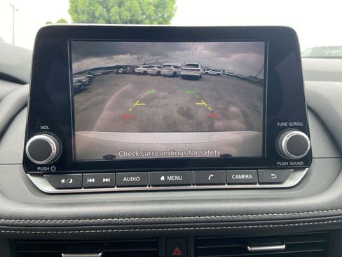 Used 2025 Nissan Rogue SV AWD/4WD image 28