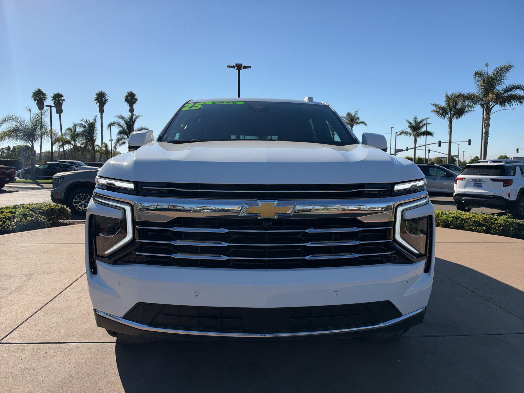 Used 2025 Chevrolet Suburban LT RWD image 2