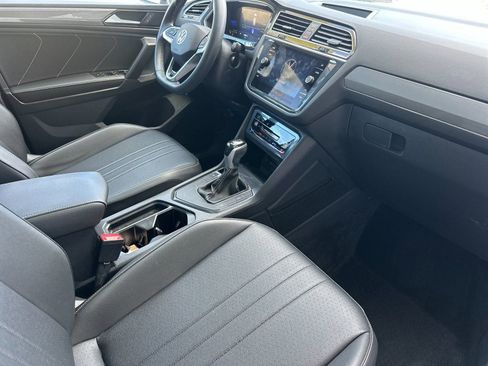 Used 2023 Volkswagen Tiguan SE R-Line image 15
