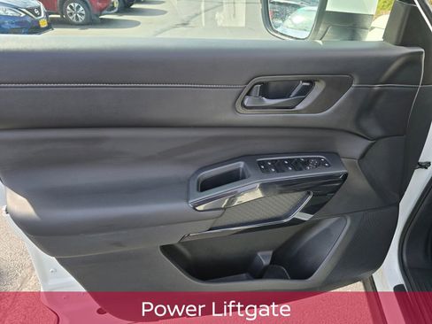 Used 2025 Nissan Pathfinder SV AWD/4WD image 14