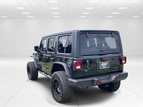 Used 2022 Jeep Wrangler Unlimited Sahara w/ Cold Weather Group AWD/4WD image 4