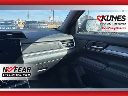 Used 2025 GMC Terrain Elevation image 40