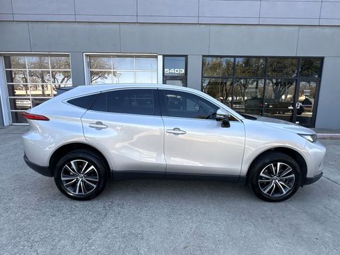 Used 2023 Toyota Venza LE image 15