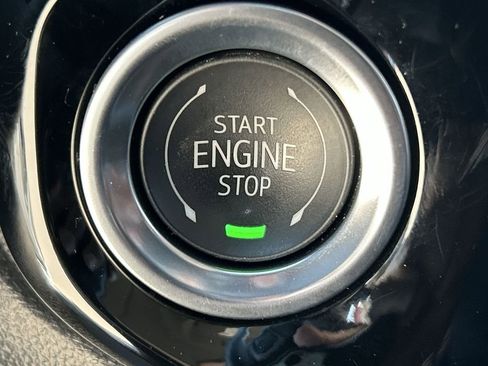 Used 2025 GMC Sierra 1500 SLT image 17