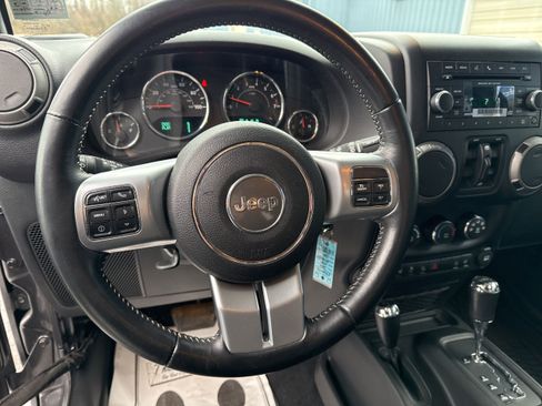 Used 2016 Jeep Wrangler Unlimited Sport image 13