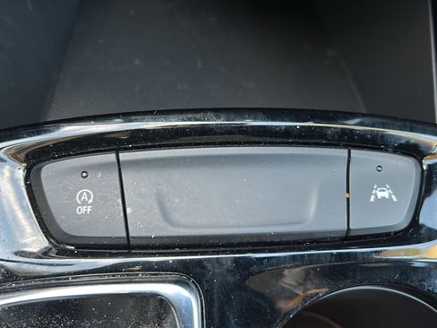 Used 2025 Chevrolet Trax LT image 31