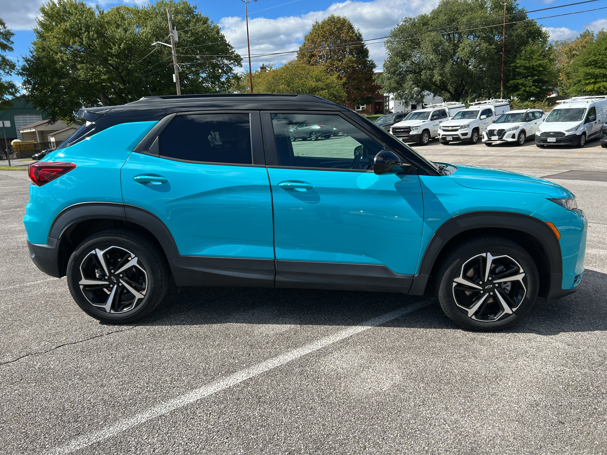 Used 2021 Chevrolet TrailBlazer RS w/ Technology Package FWD image 2