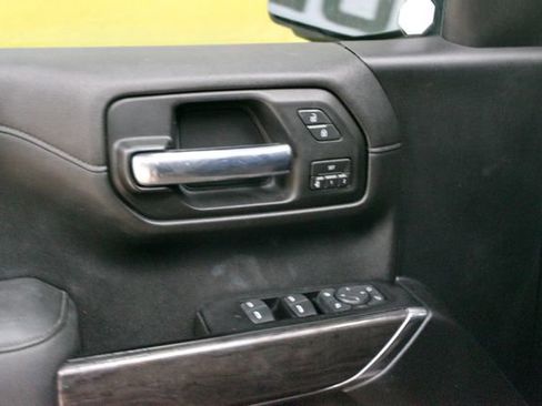 Used 2019 Chevrolet Silverado 1500 LTZ w/ Z71 Off-Road Package AWD/4WD image 14