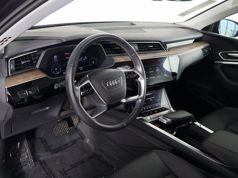 Used 2019 Audi e-tron Premium Plus image 7