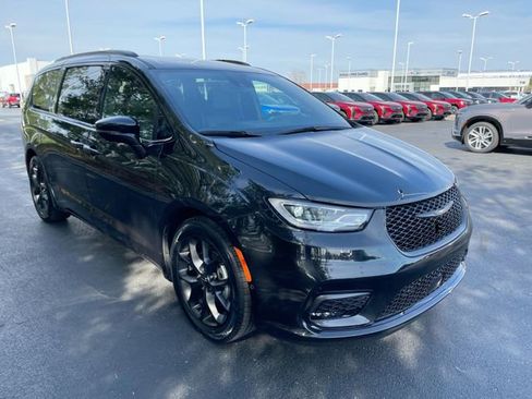 Used 2022 Chrysler Pacifica Limited w/ S Appearance Package image 7