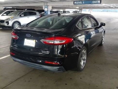 Used 2019 Ford Fusion Titanium FWD image 3