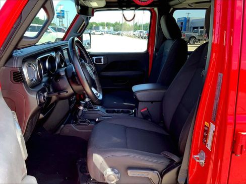 Used 2022 Jeep Wrangler Unlimited Sahara w/ Cold Weather Group AWD/4WD image 8